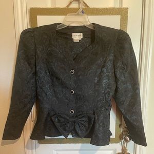 Black button top tailored fit with bow